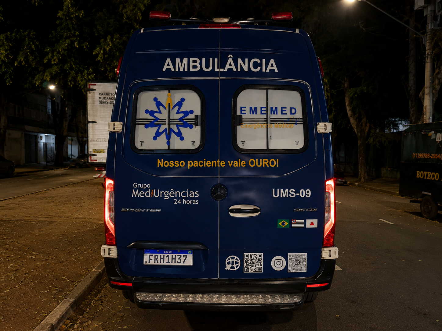 Ambulância EMEMED UMS-09 - vista traseira